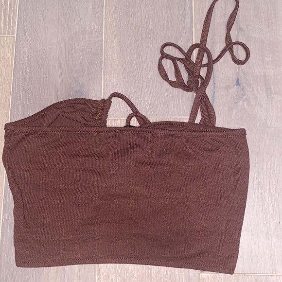 Detailed tie back crop top - Picture 2 of 3